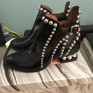 Jeffrey Campbell Fabulous Booties!